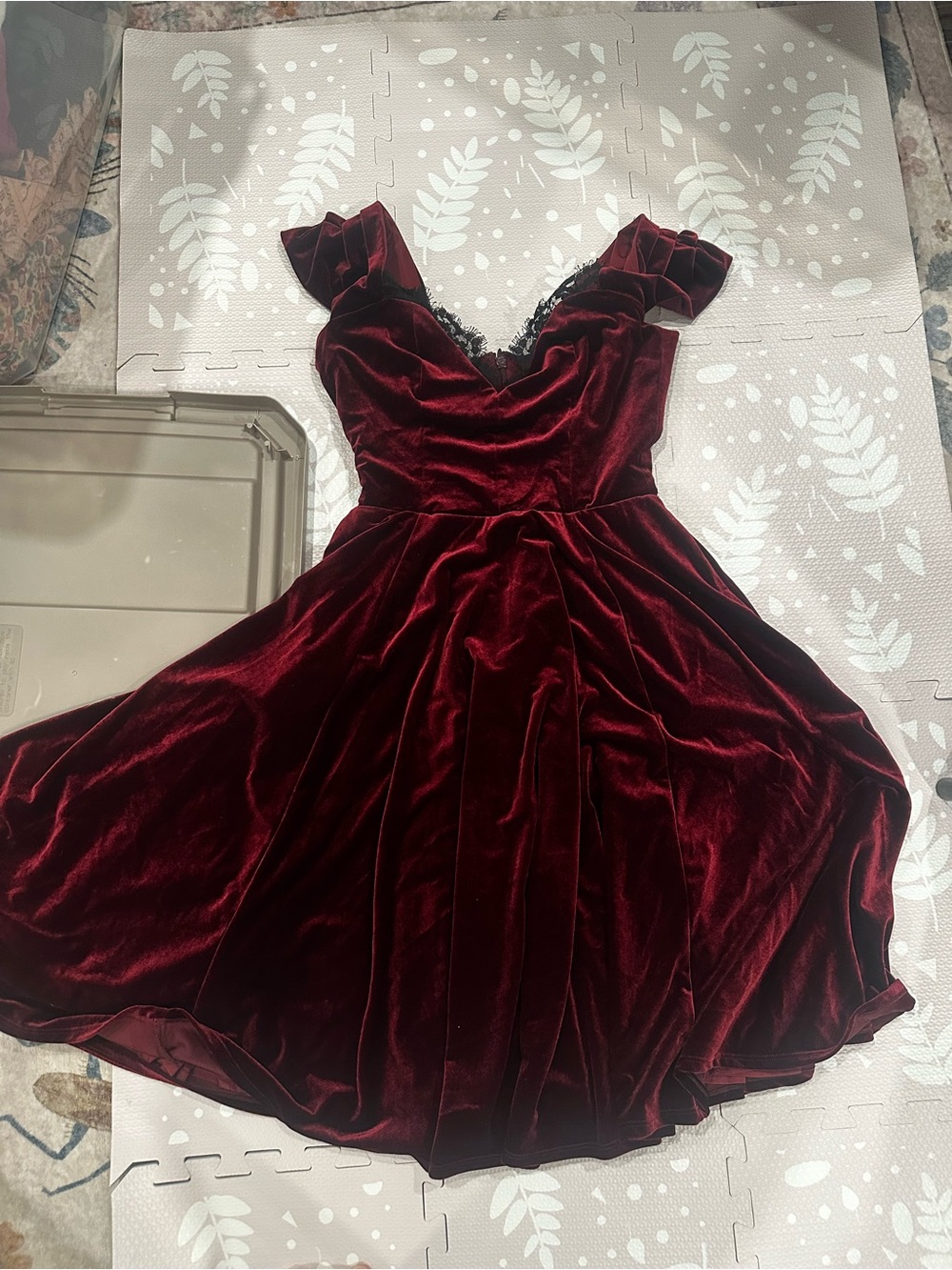 Oxblood La femme en noir Baudelaire dress size large